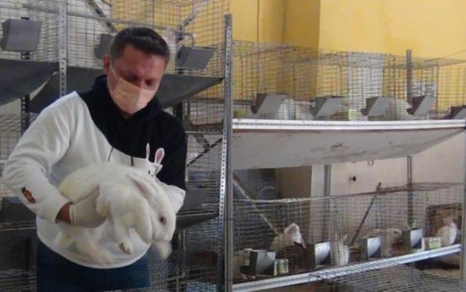 37 yandaki Kasm Mesutolu 9 ay nce retmenlii brakp balad ite paraya para demiyor.