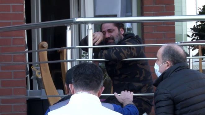 Olay Beylikdz Cumhuriyet Mahallesi'nde lks sitede bulunan villada meydana geldi. 3 katl villaln giri katnda henz belirlenemeyen bir nedenle yangn kt.