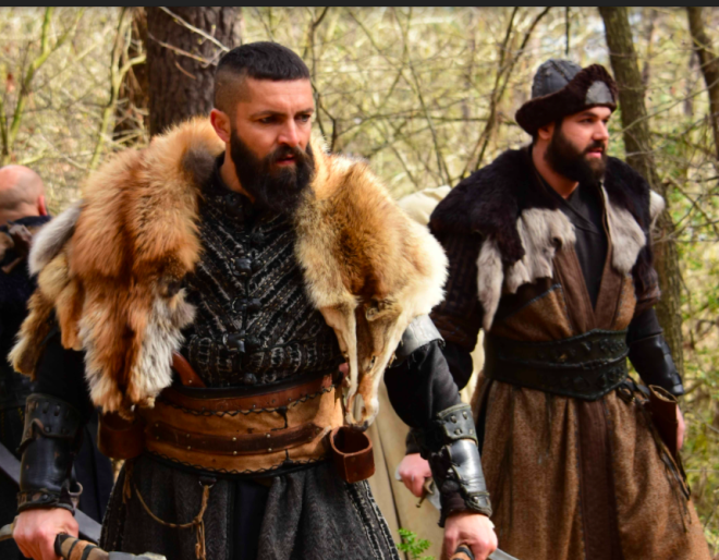 Anadolu?nun kaplarn Trklere aan Seluklu Hkmdar Sultan Alparslan?n lmnn ardndan tahta geen olu Melikah'n anl hayatn anlatan dizinin barolnde Bura Glsoy, Ekin Ko, Hatice endil, Mehmet zgr ve Sevda Erginci gibi isimler yer alyor.