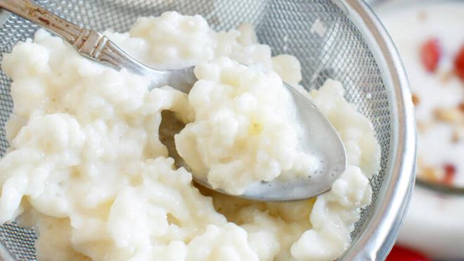 Trkiye'de sudan sonra en sk tketilen iecek olan siyah ay ve yeil ayn florr, polifenoller ve katein ierdiini belirten Uzman Di Hekimi Dr.r. yesi Elifhan Alagz, yle konutu: