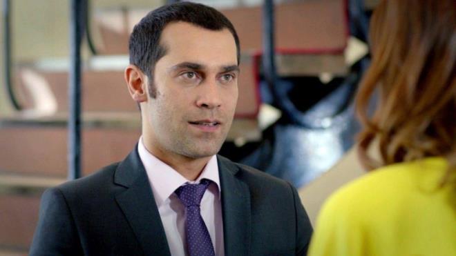 Bir dnemin reyting rekorlar kran dizisi ?Yaprak Dkm'nde canlandrd evket karakteri ile tannan Caner Kurtaran, gnln kaptrd. Yaprak Dkm dizisinden sonra birok yapmda yer alan ve son olarak da EDHO kadrosuna dahil olan baarl oyuncu, yllardr arad ak buldu.