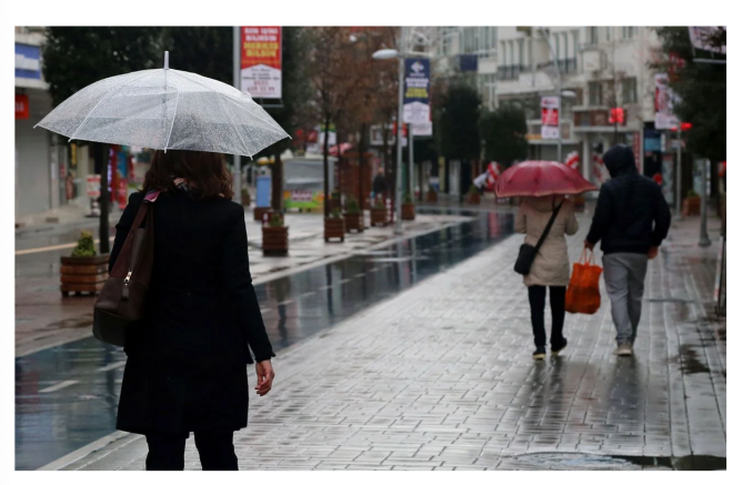 8 ile turuncu kodlu uyar  <br>  te yandan Meteoroloji'nin uyar haritasnda; Artvin, Hakkari, Siirt, Van, Bitlis, Rize, Trabzon ve rnak iin turuncu kodlu uyar verildi.