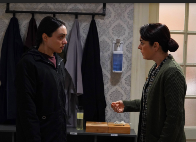 Gerek bir hikayenin anlatld dizi Masumlar Apartman Dr. Glseren Budaycolu'nun ?Madalyonun ii' adl kitabndan beyaz cama uyarlama. Korumac dedesi ve erkek kardeiyle birlikte yaayan nci?nin bir kaza sonucu Han ile tanmas ve onun psikolojik sorunlar olan kardeleri ile bir araya gelmesini anlatan dizi ilk blmnden beri ilgiyle takip ediliyor.