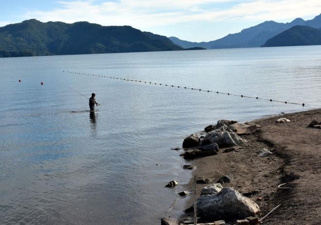 Mula'nn Marmaris ilesi ve krsal mahallelerdeki ky kesimlerde denizin ekilinde adacklar ortaya kt.