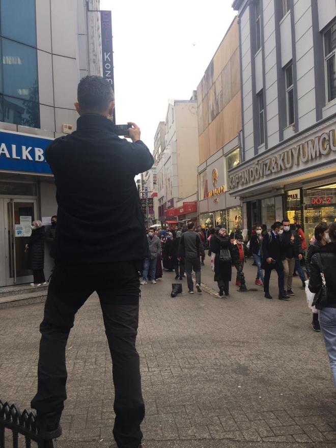 Ekip, younluk yaanan yerlerin fotoraflarn ekip annda Vali Dal'ya ve emniyet grevlilerine gnderiyor.