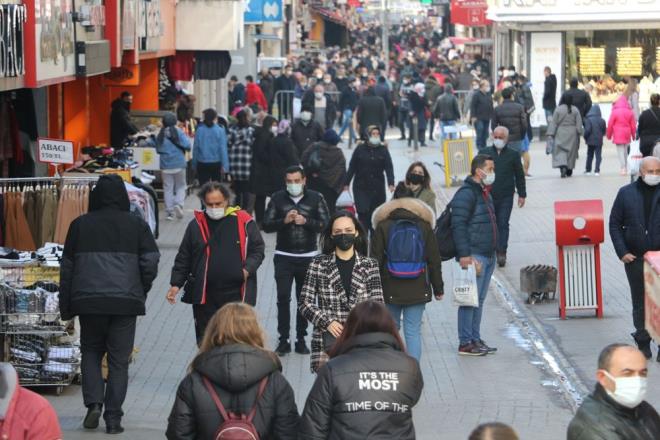 ''150 BN K AILANDI''  A almalarnn da hzl bir ekilde srdrldn dile getiren Vali Dal, "Alamada gayet iyi durumdayz. Dn itibari ile 150 bin vatandamzn alamas yapld. Byk oranda birinci alama yapld, ikinci kademe alamalarda devam ediyor. Alamada gayet iyi durumdayz. Kesinlikle taviz yok mcadelemiz devam ediyor" diye konutu.