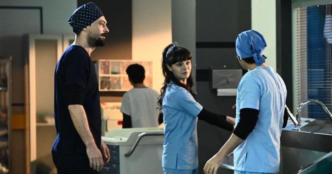 Fox TV'nin sevilen dizisi barol kadrosunda yaad ayrlk sonras reytinglerde kan kaybetti. Reha zcan'n diziden ayrl ile reyting yarndan kopan Mucize Doktor, Survivor ve Yaprak Dkm'yle tannan Seda Demir transferiyle reyting yarna yeniden dahil olmak istiyor.