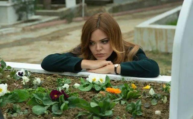 Mjgan, Zleyha'nn verdii dosya ile yklp, kendini yine Fikret'in kollarnda teselli olurken buldu. O, rendikleri ile halasnn gerekten Hnkar' ldrp ldrmediini dnrken, tm ukurova ise drt bir yandan Behice'nin peine dt.