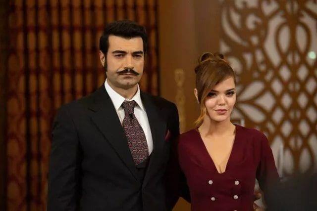 Zleyha, Demir'in fevri davranacan dnd iin durumdan Fekeli'yi haberdar eder. Ancak kulpte olan biteni gren ermin de koarak Demir'e gider.