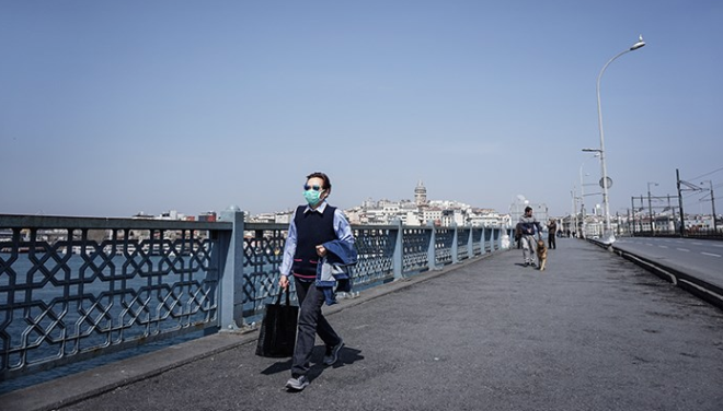 Sar listedeki illere ksmi kstlama uygulanrken, mavi listedeki illerde ise normalleme admlar atlacak. Her hafta deiecek olan listelerde vaka saysn drmeyi baaran iller sar listeye girerek kstl normalleme ya da mavi listeye girip kontroll normallemeye ulaacak.