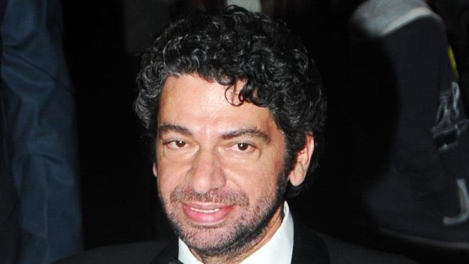 u anda beklemedeyiz. Bbreini kz kardeinden alacaklar. Ancak karacier nakli ile gerekleecei iin bekliyoruz. Ayrca '0rh+ ve Brh+' kan grubundaki kiilerden karacier alnabiliyor. Ailesindeki tm yaknlarnn kontrolleri yapld ancak hibirinin dokusu uyumad. Kendisi ailesiyle gryor. Konumasnda herhangi bir sknt yok. Bu konuda hastanemiz ok iyi.