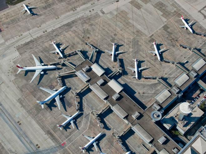 Trkiye genelinde normalleme srecine adm adm girilirken uaklarn da Atatrk Havalimanndan kalkp yeniden sefer yapmalar bekleniyor.