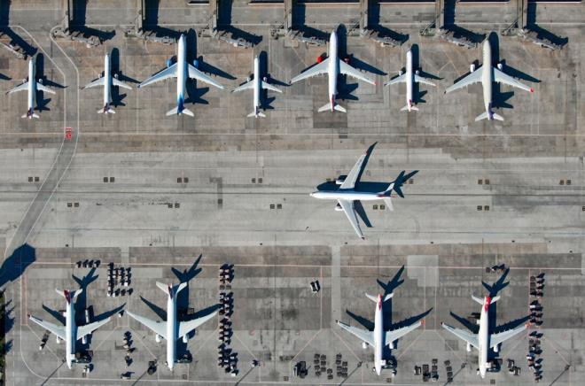Sivil tamaclk yapan havayolu irketlerinin birou sefer azaltarak kulland uaklar park halinde beklemeye ald.