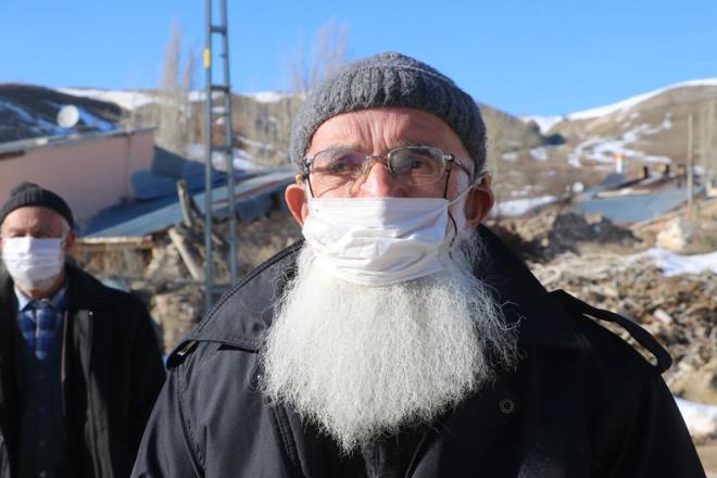 K�y muhtar� Fatih Durna, kent merkezine gidi� geli�leri azaltabilmek ad�na vatanda�lar�n market al��veri�ini kendi yap�yor. E�ribucak k�y� sakinleri Covid-19 ile m�cadelede elde ettikleri ba�ar�yla �evre k�ylerden takdir   topluyorlar.<br>KOM�U Z�YARETLER� YAPMADILAR  <br>  E�ribucak k�y�nde ya�ayan Mehmet Ko�, Covid-19 s�recinde kom�ular aras� ziyaret yapmad�klar�n� belirterek, ?��k�rler olsun, �u ana kadar k�y�m�ze korona u�ramad� ve sorun ya�amad�k. Kom�ularla gidip, gelmiyoruz. Sosyal mesafeye dikkat ediyoruz. �htiya�lar�m�z� da sa� olsun muhtar�m�z gideriyor. K�yden d��ar� ��kmad���m�z i�in herhangi bir vakayla kar��la��lmad�. K�y�m�ze d��ardan gelenler de olmuyor. Muhtar�m�z m�saade etmiyor? dedi.