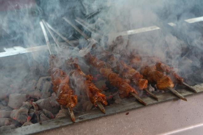 Ankara'dan ilk kez Adana'ya gelip kebap yiyen Kubilay Yiit Ercan ise byle bir lezzeti yemekten dolay ok mutlu olduklarn dile getirdi.
