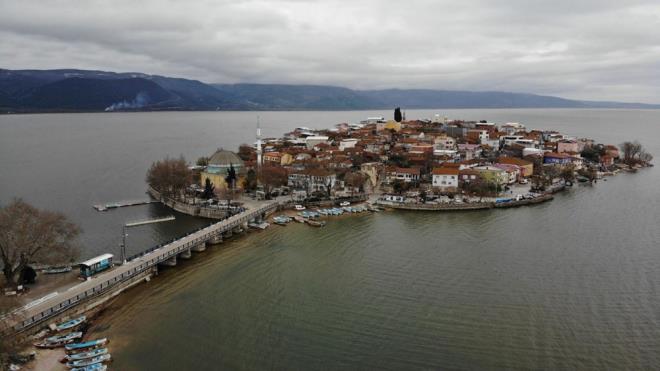 ki ay ncesine kadar Uluabat Gl ve Glyaz'daki kuraklk hayat neredeyse skntl hale getirmiti.