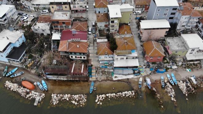 Sularn ykselmesiyle birlikte ky eski grntsne kavutu.