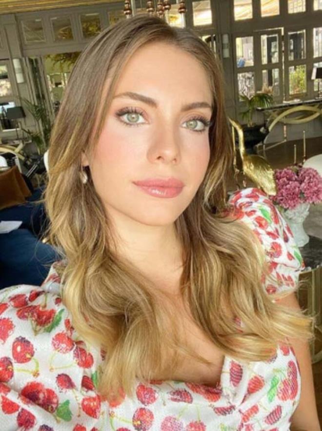 Bizim gibi kalabalkta c&#807;als&#807;an herkes, lu&#776;tfen kendinize dikkat edin. Neyse, hastalg&#774;m boyunca tek gu&#776;ldu&#776;g&#774;u&#776;m an bu filmi izledig&#774;im and (The First Wives Club)