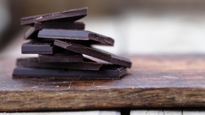 6.Bitter ikolata<br>  Kakao, dnyada lm sebepleri arasnda ba eken kalp hastal riskinizi azaltmaya yardmc olabilecek antioksidanlarla doludur.122 yl 164 gn yaayan Jeanne Louise Calment, salnn bu denli iyi olmasn, dzenli ve miktarna dikkat ederek tkettii bitter ikolataya balamt.