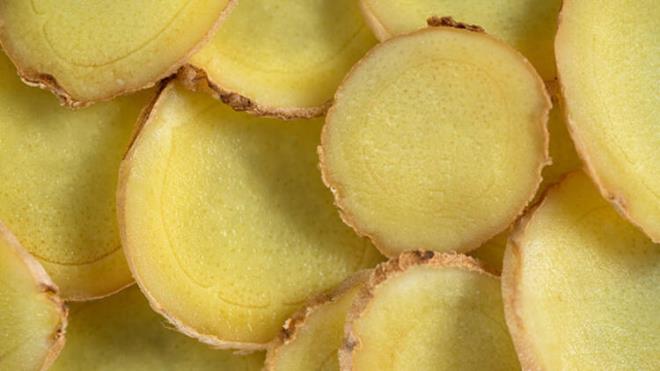 Zencefil<br>  Zencefilin kemik saln iyiletirdii ve eklem arsn hafiflettii de bilinmektedir.Gl antienflamatuvar zelliklere sahip, gingerol olarak bilinen esiz bir organik bileie sahiptir. Gingerol, kemikleri etkilemeye balamadan nce, sitokinler gibi iltihapl bileiklerin basklanmasnda nemli bir rol oynar.