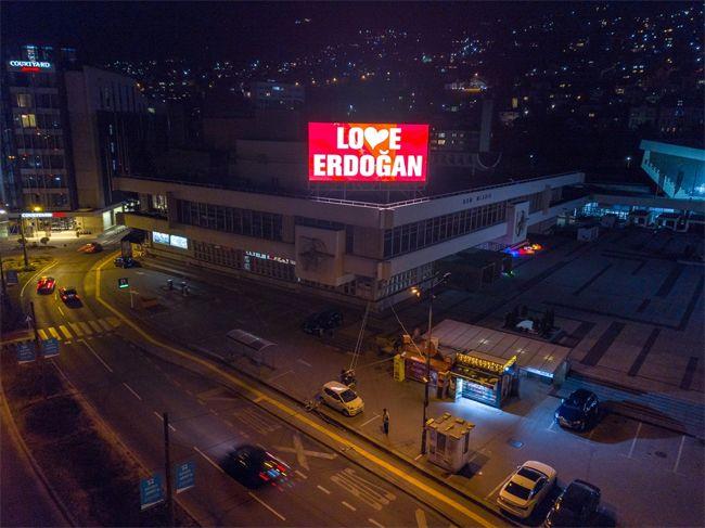 FET'nn ABD'de balatt Cumhurbakan Recep Tayyip Erdoan kart irkin propagandaya cevap Bosna Hersek'ten geldi.