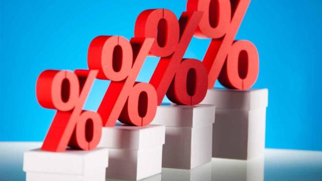 Yksek faiz vermesi iin pazarlk  <br>  Bankaya yatrdnz parann miktar ne olursa olsun bankayla mutlaka bir miktar yksek faiz vermesi iin pazarlk edin. Bankalarn bu konuda ufak da olsa esneme miktarlar oluyor. Ayrca faizin srekli yksek olmasna ynelik dikkatli olun. Ho geldin faizi verip ertesi aylarda dk faiz veren bankalarn kampanyalarnn incelenmesi gerekiyor.