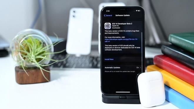 MacBook dizst bilgisayarlarda bir tr ayrlabilir arj cihaz olarak kullanaca ortaya kt ve baka bir patente bu konsept gelecekteki Apple telefonlar iin, potansiyel olarak iPhone 14 iin de kullanlabilir.