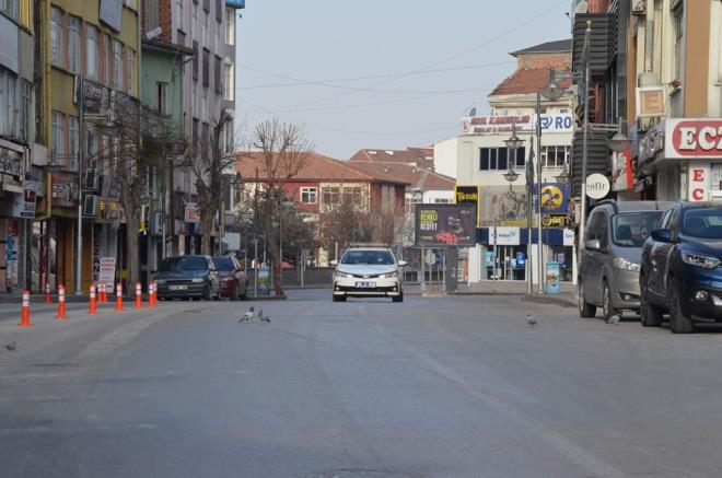 Vali Hamza Aydodu, hafta ii denetimler srasnda yapt aklamada, ''Pazar gn istisnalar da ortadan kaldrlarak sokaa kma yasa uygulanacak. Hibir ekilde, hibir vatandamz sokaa kmayacak. Bakkallar, manavlar, parklar dahil olmak zere her yer kapal olacak '' dedi.