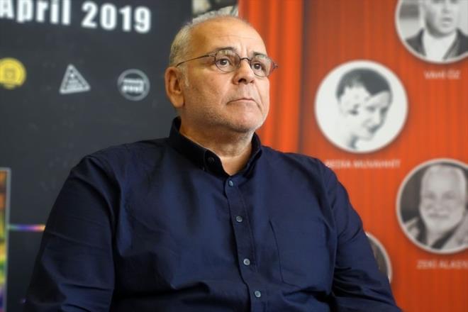 ztekin Ailesi'nden yaplan aklamada, "Onu son yolculuuna binlerce seveninin alklar ve iekleri eliinde uurlamak isterdik" ifadesi yer ald.  Aklamada, "Tm sevenlerinden evlerinden dualaryla onu son yolculuuna uurlamalarn, ailesi olarak rica ediyoruz. Acmz byk. lkemizin ba sa olsun" denildi.