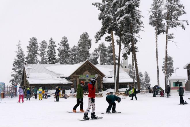 Yeni telesiyej yaplan kayak merkezinde daha nce 14 dakikada gidilebilen zirveye imdi 5 dakikada ulalabiliyor.  Kayak merkezi, bugne kadar ok sayda ulusal ve uluslararas kayak organizasyonuna da baaryla ev sahiplii yapt.