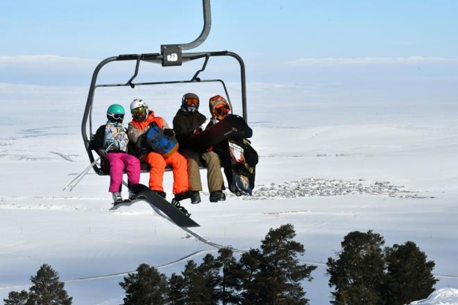Dnyada sadece Alp Dalar'na mahsus olan "kristal kar" zelliiyle Sarkam, sayl kayak merkezleri arasnda.
