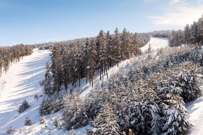 Trkiye'nin k turizminde parlayan yldz haline gelen Sarkam Cbltepe, kristal kar ve doal gzellikleriyle n plana kyor.