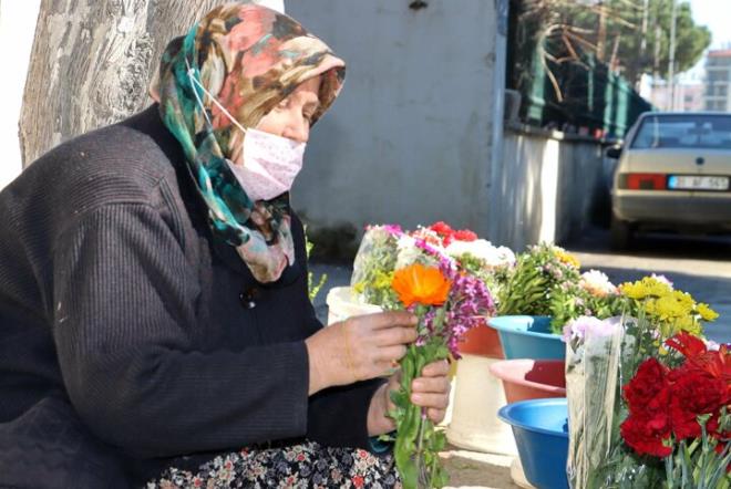 iek satarak ev ekonomisine katk salayan Bozkurt, olunu buradan kazand parayla okuttuunu, kznn ise halen ngilterede bulunan Oxford niversitesi Tp Fakltesi'nde 5 yldr eitim grdn anlatt.