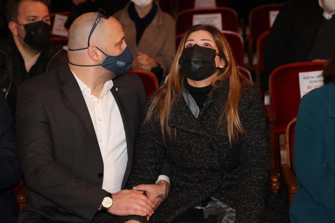 Usta sanat Rasim ztekin 62 yandak tedavi grd hastanede hayatn kaybetmesinin ardndan bugn son yolculuuna uurland.