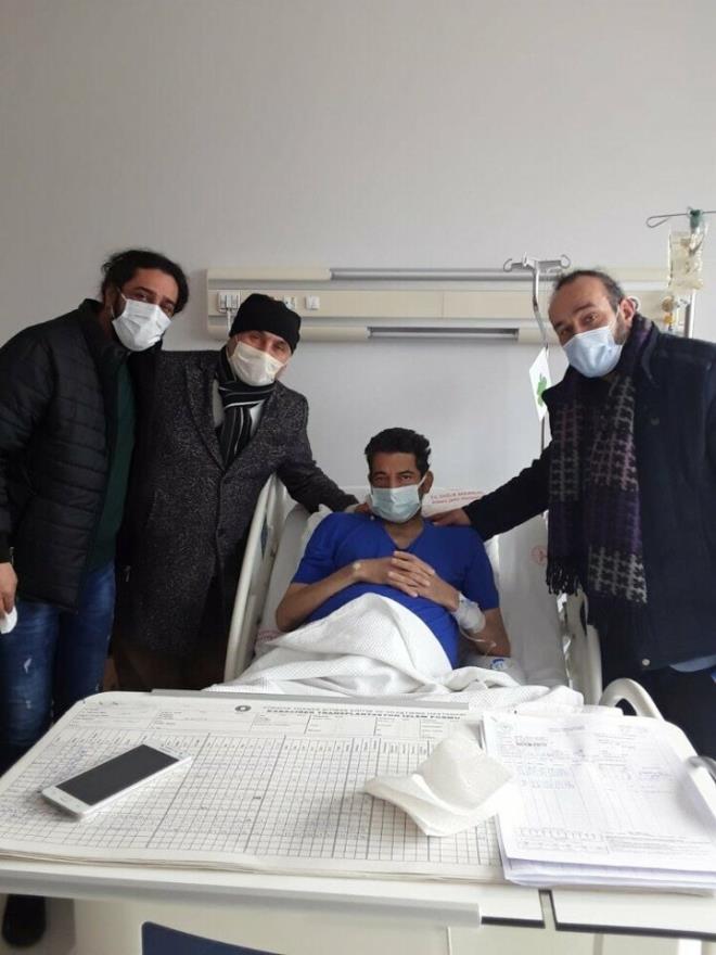 Ankara ehir Hastanesi'nde tedavi gren usta sanat Hakan Tayan, karacier naklinin ardndan dn de bbrek nakli ameliyatna girmiti.