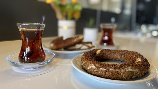 Kimi zaman bir bardak ay elik eder bu lezzete, kimi zaman kk bir peynir...