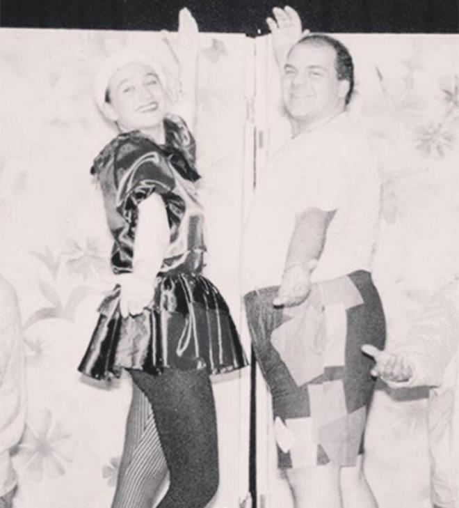 Ac haber sonras Instagram hesabndan Rasim ztekin ile yllar ncesine ait fotoraflarn yaynlayan Demet Akba, "C&#807;ok canm yanyor. Ne c&#807;ok sevin, ne c&#807;ok an, ne c&#807;ok hu&#776;zu&#776;n. Ah arkadas&#807;m, ah yol arkadas&#807;m, c&#807;ok u&#776;zgu&#776;nu&#776;m" mesajn yazmt.