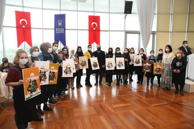 niversite snavlarna hazrlanan Selin Selen Ergn de zamannn neredeyse tamamn evde ders alarak geirdiini belirterek, ?Annemin sayesinde bu etkinlikten haberim oldu.Deiiklik olsun diye katlmak istedim. Gerekten byk keyif aldm. lk kez denememe ramen punch nakn ok sevdim. Bu tr etkinliklerin devamn dilerim? dedi.
