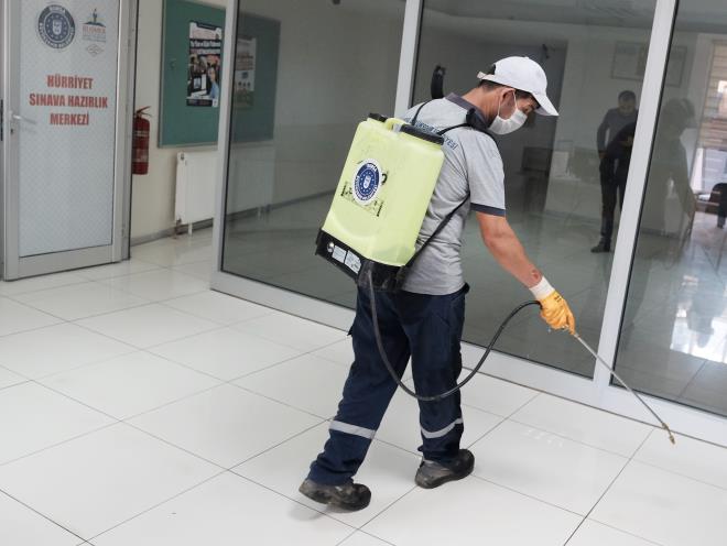 Biz Bykehir Belediyesi olarak elimizden ne geliyorsa yapyoruz ancak asl nemli olan bireysel nlemlerin alnmas. Kstlamalarn kalkmas kesinlikle bir gevemeye yol amamal. Aksi halde yeniden eskiye dn yaanabilir. Bunun iin vatandalarmzdan tek istediimiz maske mesafe ve temizlik kuralndan asla taviz verilmesin. Bugn tedbirlerden taviz verirsek, yeniden yasakl bir dneme geebileceimiz unutulmamal? dedi.