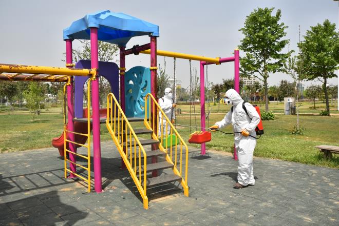 Toplu tama aralar, ticari taksi ve dolmular, camiler, kamu kurumlar halkn youn olarak ziyaret ettii turistik ve tarihi yerler, semt pazarlar, eitim kuramlar ve sosyal tesisleri de kapsayan bu almalarda yaklak 59,3 milyon metrekare alanda dezenfeksiyon yapld.