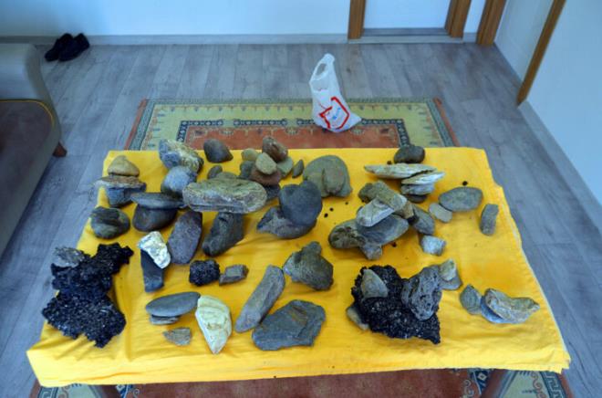 Arl ve parlakl nedeniyle farkllk gsteren talarn incelenerek, gk ta olup olmadnn belirlenmesini isteyen Namk Kandemir, "Akam evde yatmtm, saat 03.00- 04.00 gibi bir eyler attrmak iin uyandm. Daha sonra uyumak iin odaya gittim. Camdan dar baktm srada yldz kaydn fark ettim.