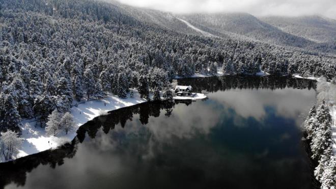 Glck`e gelen ziyaretiler, gl evresinde yryp, kar zerinde piknik yaparak doann keyfini kard.