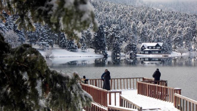 Glck Tabiat Park, son gnlerde kentte etkili olan kar ya ile beyaza brnd.