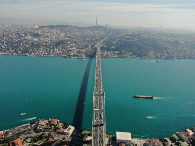 15 Temmuz ehitler kprs ve geen gemilerle birlikte turkuaz boaz eiz bir gzellik oluturdu.