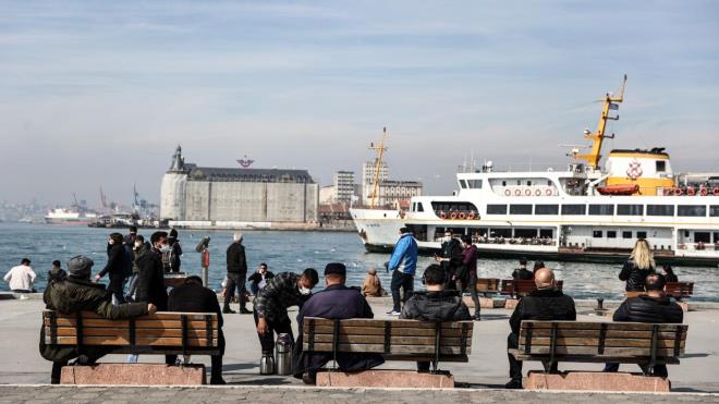 Uzmanlar, toplumda grlen rehavetin de etkisiyle vakalarn artacandan endieli. Bu endiede en byk pay ise, salgnn hzn arttrd bilinen ngiltere varyant.