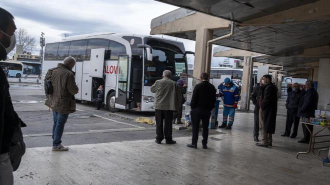 Kocaeli niversitesi Enfeksiyon Hastalklar Uzman Prof. Dr. Sla Akhan, "Harita ok nemli nmz grmeyi salyor. Geen hafta turuncuyla krmznn toplam saryla mavinin toplam eit gibiydi. Bu hafta nasl deiecek bunu greceiz. Krmzya doru bir art var gibi duruyor.