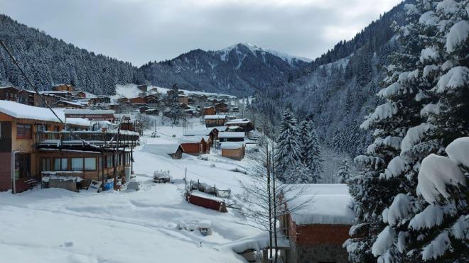 Rize`nin amlhemin ilesine bal dnyaca nl Ayder Yaylas`nda, kar ya sonras gzel grntler olutu.
