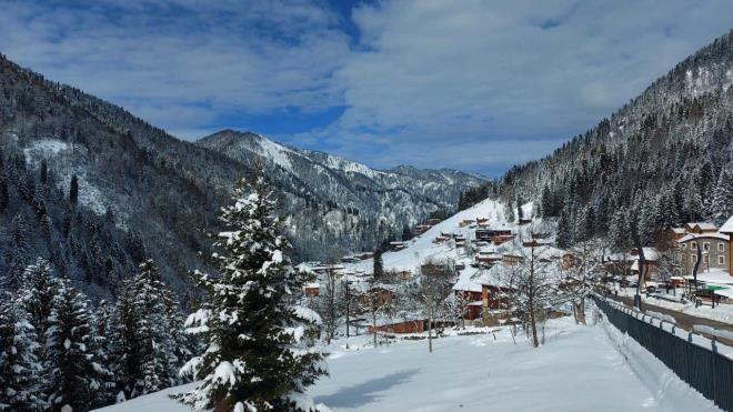 Ayder Yaylas`nda kar kalnl 15 santimetreye ulat.