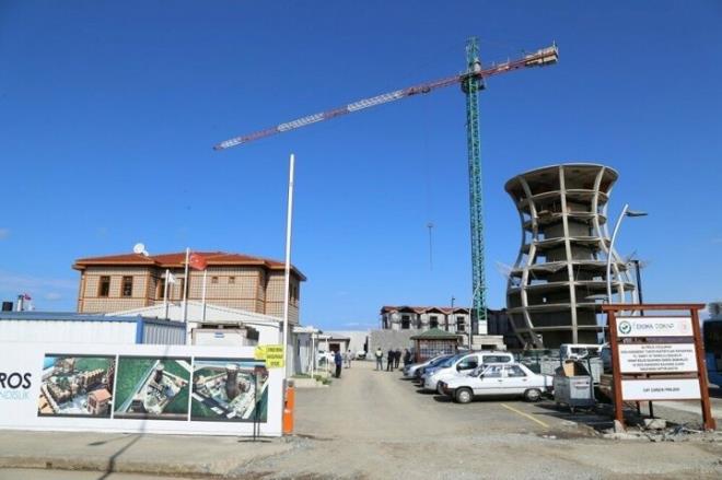 eber ?limizle zdeleen ve ilimizi sembolize eden pek ok doal ve tarihi gzellie sahibiz. Yapm devam eden ay ars?da tamamlandnda ilimizin nemli sembollerinden biri haline gelecek. limizin en nemli ticaret kaynaklarndan biri olan aymzn pek ok eidini burada tantma imkan bulacaz. Bu proje ile sadece Trkiye?de deil ilimize gelen turistlerin ziyaretleri ile birlikte uluslararas alandan da rnlerimizi sergileme imkan elde edeceiz. Bunlarn yan sra ay ars ierisinde yer alacak olan sosyal alanlarla birlikte hemehrilerimizi ve gelen misafirlerimizi en gzel ekilde arlamay hedefliyoruz. Ayrca alanda yer alan dkkanlarmzda sadece ay deil ilimize zg dier rnleride sergileme imkanmz olacak. Buda bizlere ticari ve kltrel anlamda byk katklar salayacak? dedi.