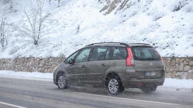 Ankara Bykehir Belediyesi ve ile belediye ekipleri, yollarda herhangi bir olumsuzluk yaanmamas iin almalarna devam ediyor.